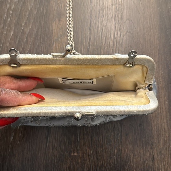 Vintage La Regale Gray/Silver Beaded Clutch with Chain Strap - Picture 5 of 9